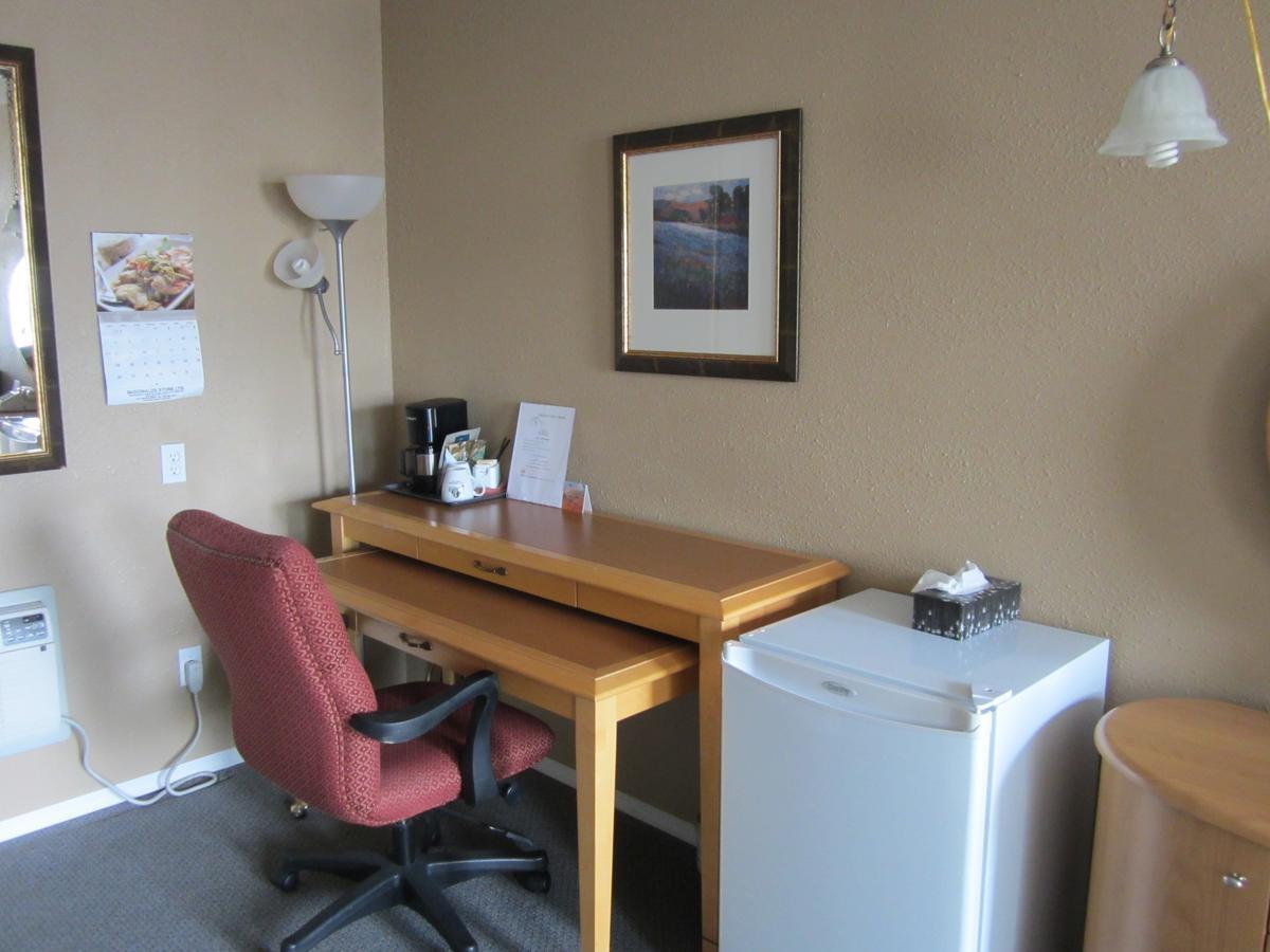 Bulkley Valley Motel New Hazelton Екстер'єр фото