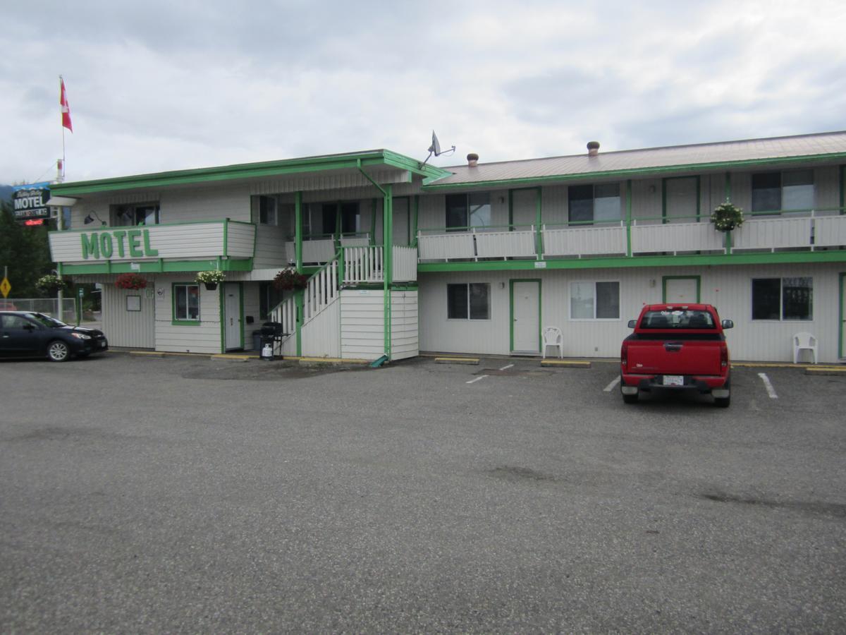 Bulkley Valley Motel New Hazelton Екстер'єр фото